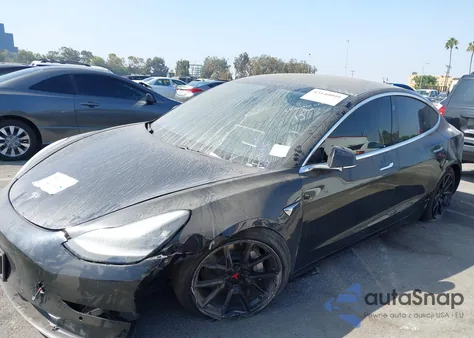 2019 Tesla Model 3 Long Range/Performance z USA, uszkodzony, nr VIN 5YJ3E1EB6KF384840